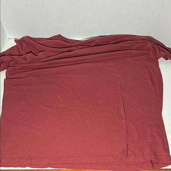 Old Navy Red Short Sleeve Tee with Graphic Design - Picture 11 of 11